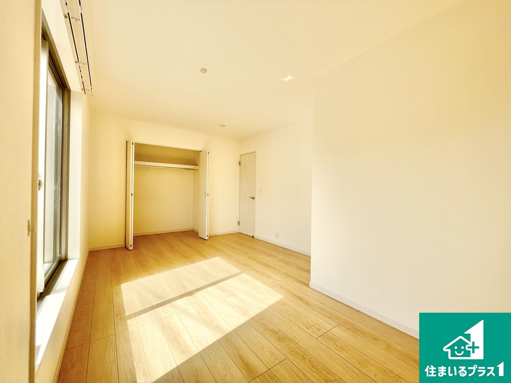 堺市堺区山本町　中古戸建の寝室|広くて明るい寝室