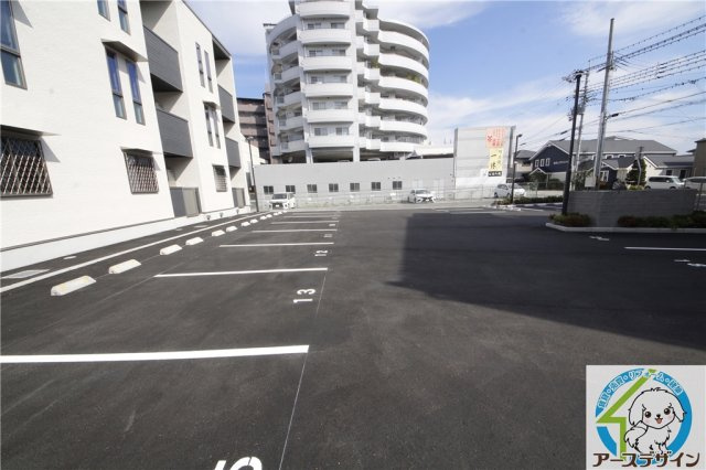 Lis　Bonheur　大久保の駐車場