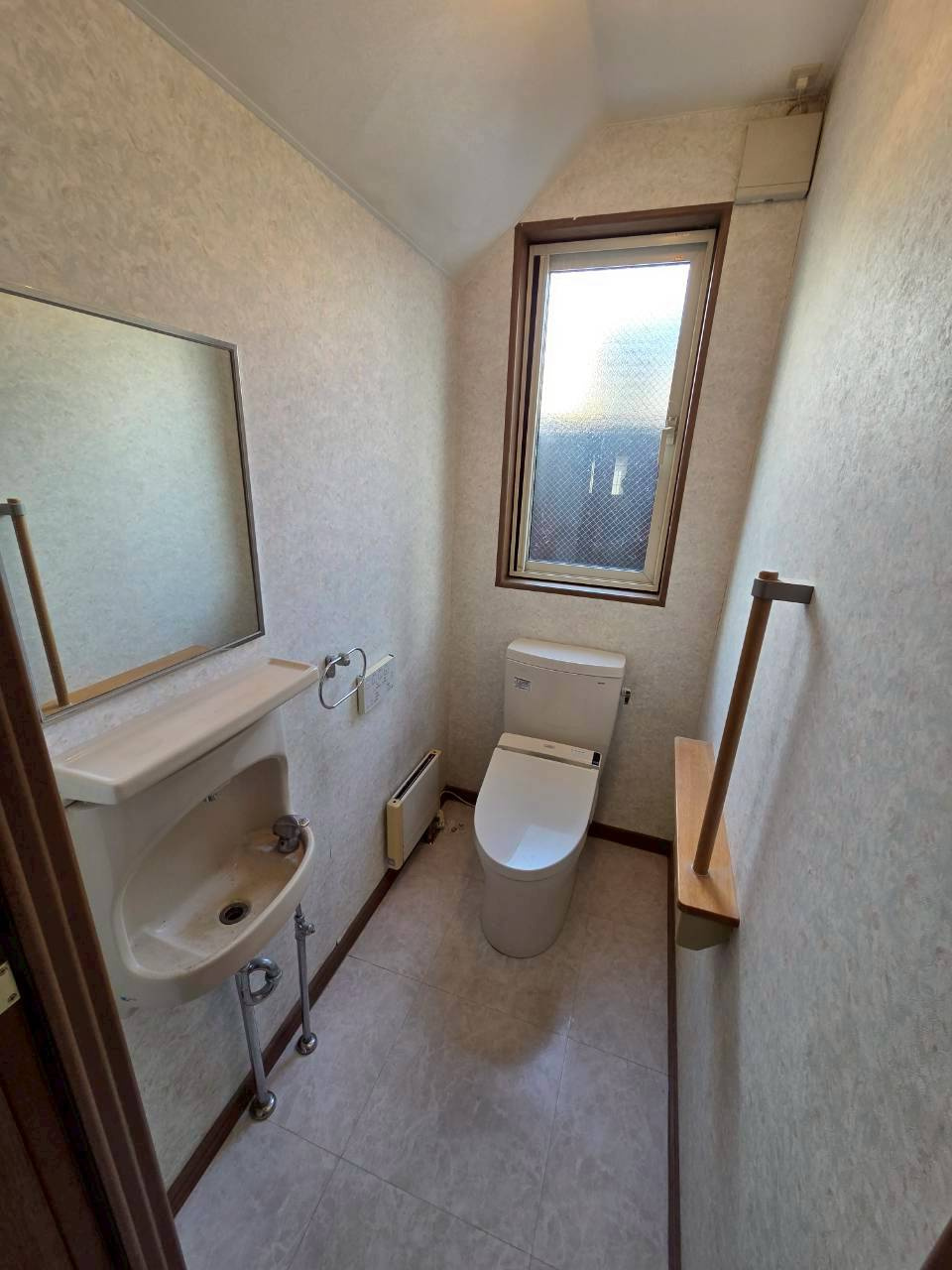 【茶室があるお家】帯広市西9条南14丁目　中古住宅のトイレ