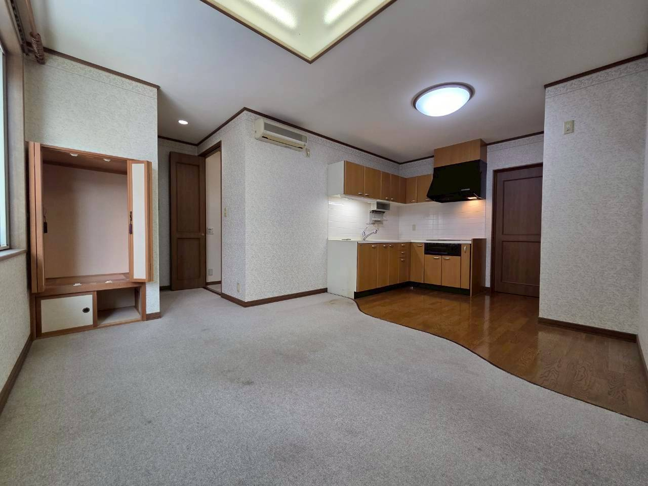 帯広市西9条南14丁目　中古住宅の内装|LDK②12.6帖