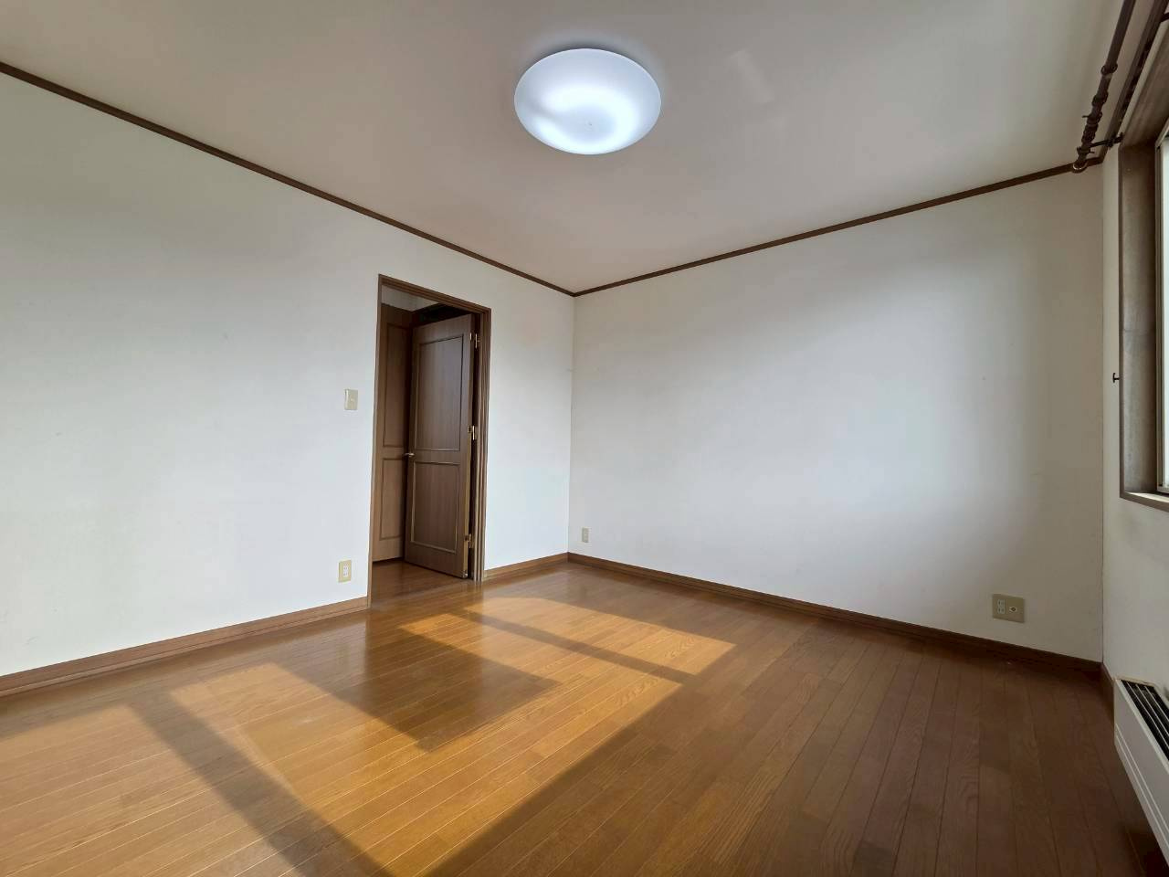 帯広市西9条南14丁目　中古住宅の洋室