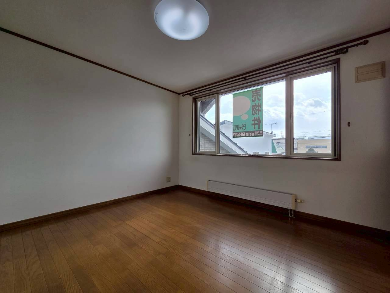 帯広市西9条南14丁目　中古住宅の洋室