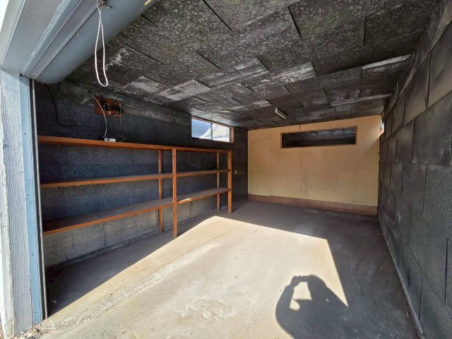 帯広市西9条南14丁目　中古住宅の駐車場