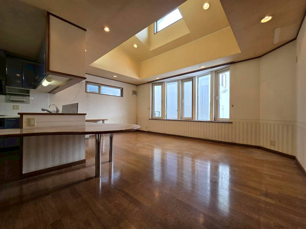 【茶室があるお家】帯広市西9条南14丁目　中古住宅の居間・リビング|LDK20帖