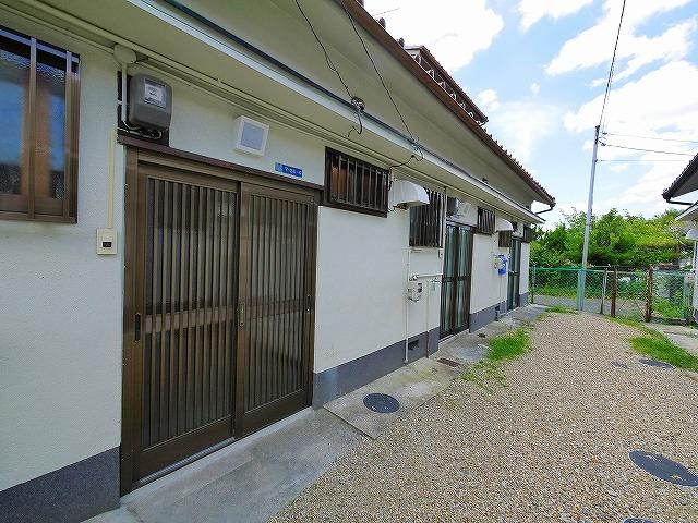 六条七番住宅のエントランス