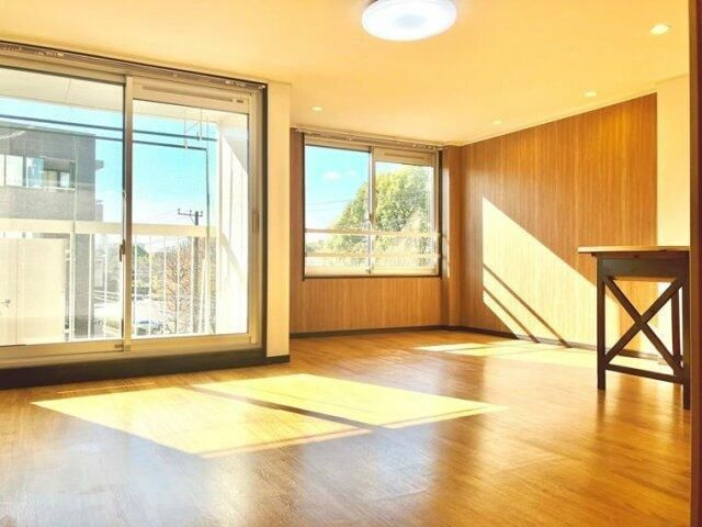 山手第３コーポラスの居間・リビング