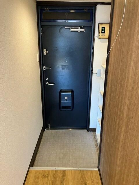 山手第３コーポラスの玄関