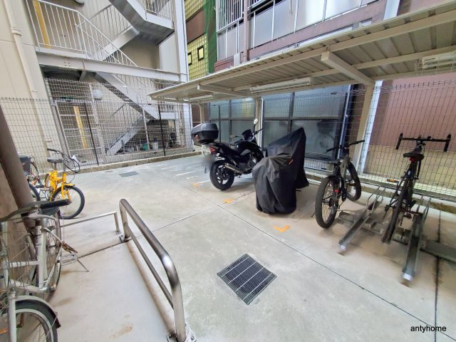 プレサンス難波幸町 仲介手数料無料の駐車場