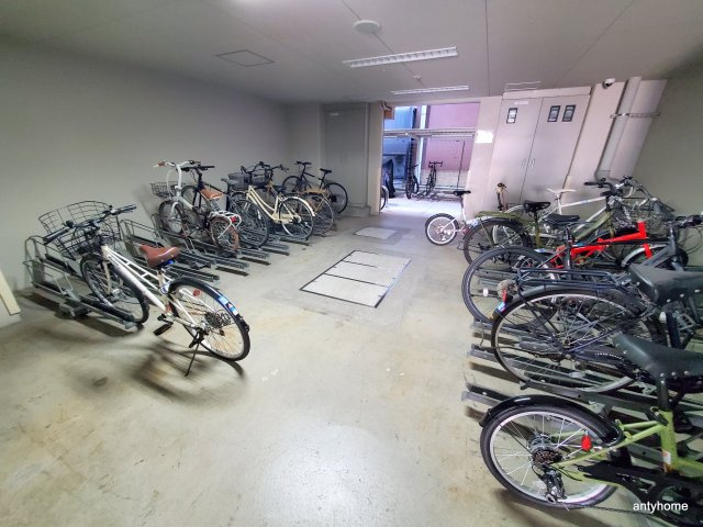 プレサンス難波幸町 仲介手数料無料の駐車場