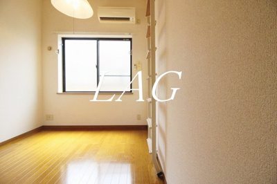 【居間・リビング】 | ドミシルＡｙａ七番館 | 洋室のお部屋です。