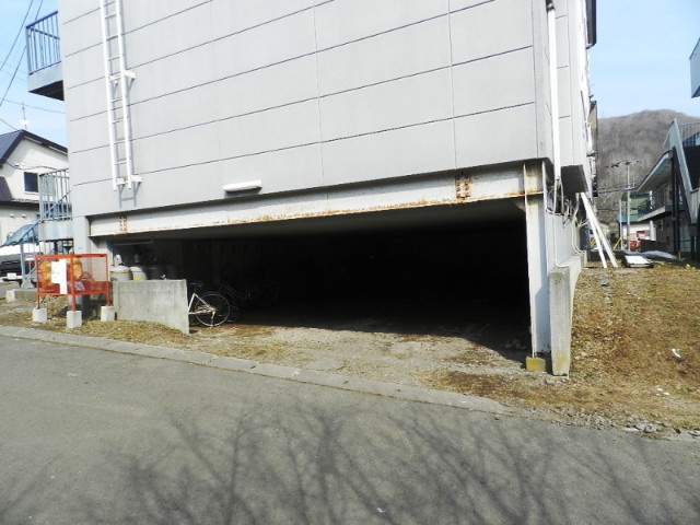 クリスタルハイツの駐車場|駐車場完備です