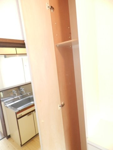 クリスタルハイツの収納|たっぷりとした収納スペースです