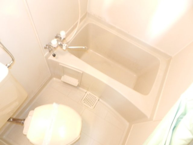 クリスタルハイツの浴室|落ち着いた空間のお風呂です