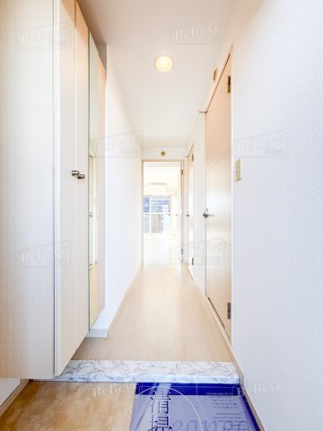 ベスタ櫛原の玄関|シューズボックス付きの玄関です☆