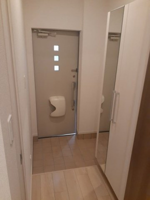 【玄関】 | パラティ君津Ⅰ | 明るい玄関です