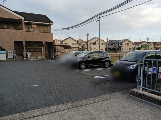 ジュピター桂の駐車場