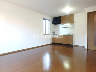 【居間・リビング】 | アルス明石台Ｇ | １１．５帖のＬＤＫ。角部屋で２面に窓があります。