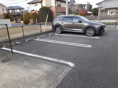 【駐車場】 | フリーデ | 駐車場があるので、車を買う予定の方も安心です