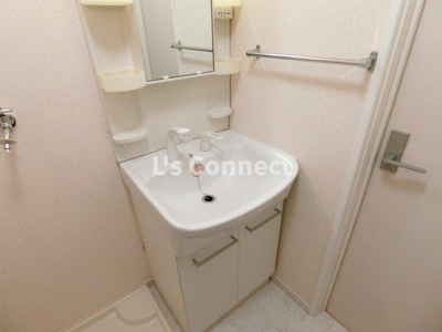 【洗面所】 | パセオプラシード成田Ｂ | 朝の支度もスムーズな独立洗面台。