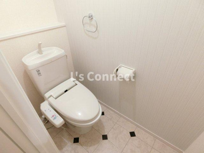 【トイレ】 | パセオプラシード成田Ｂ | 温水洗浄便座付きのトイレ。