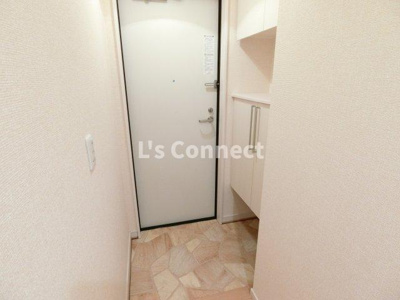 【玄関】 | パセオプラシード成田Ｂ | 下駄箱付きで靴も収納できます。