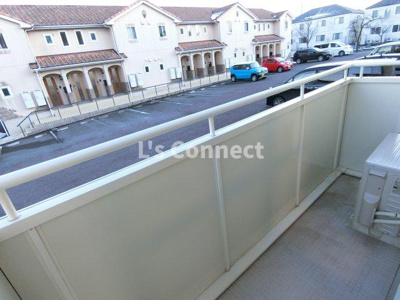 【バルコニー】 | パセオプラシード成田Ｂ | 晴れた日には洗濯物もたくさん干せます。