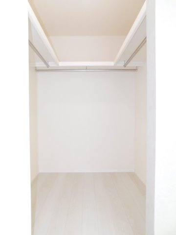 海部郡大治町大字長牧字向の新築一戸建の収納|◇ウォークインクローゼット◇　　家族の洋服や季節の荷物など大容量収納できます♪