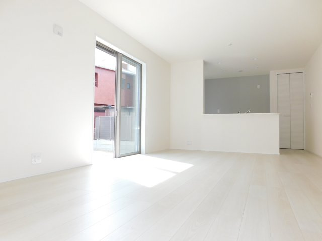 海部郡大治町大字長牧字向の新築一戸建の居間・リビング|◇リビング◇　　南面で明るいリビング１５．７５帖　対面キッチンでご家族の様子が伺えます♪