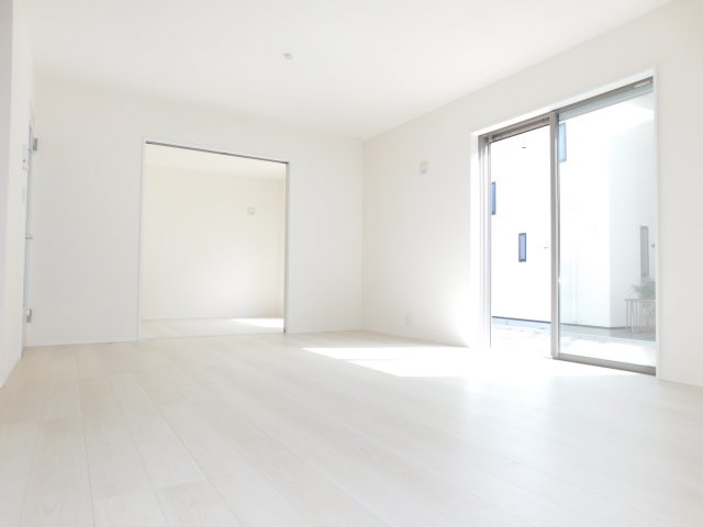 海部郡大治町大字長牧字向の新築一戸建の居間・リビング|◇リビング◇　　南面で明るいリビング１５．７５帖　洋室と続き間で２０．２５帖の広々空間になります♪