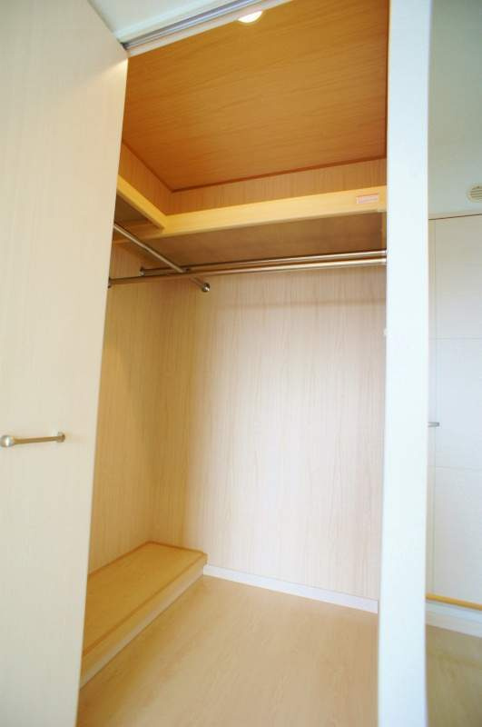 ベスタ櫛原の収納|ウォークインクローゼットなので収納豊富です☆
