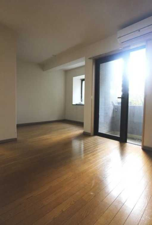 グランディオッソ　最上階　角部屋　陽当たり良好の居間・リビング