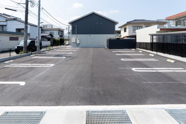 プレッシャス奥井の駐車場