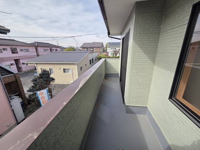 伊勢崎市富塚町　中古住宅のバルコニー|南向きのバルコニーは日当たり良好！洗濯物がよく乾きそうです♪