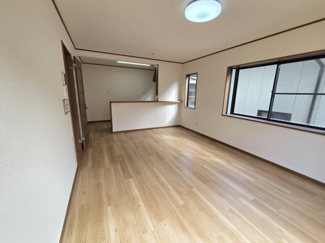伊勢崎市富塚町　中古住宅の居間・リビング|リビングは14.5帖！