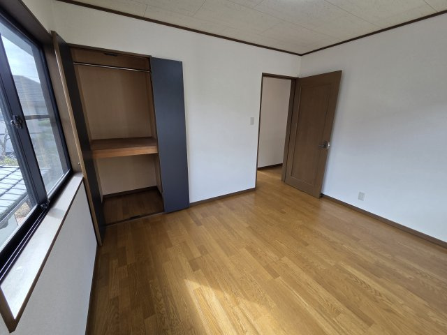 伊勢崎市富塚町　中古住宅の収納|2階北東側の6帖の洋室です