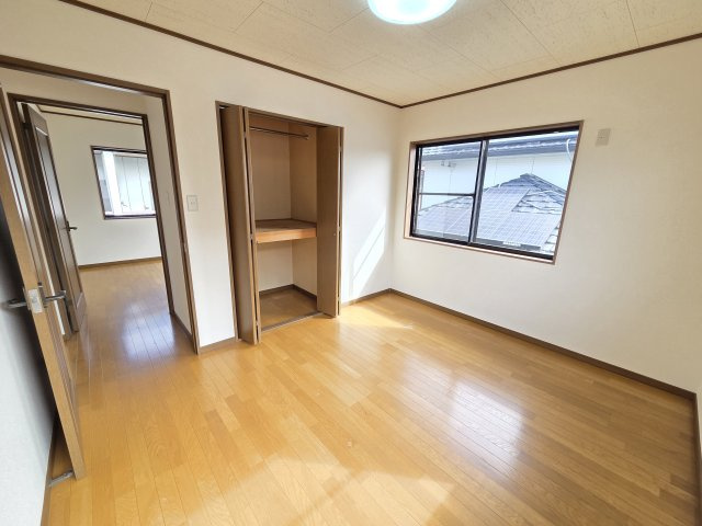 伊勢崎市富塚町　中古住宅の収納|2階南東側の6帖の洋室です！