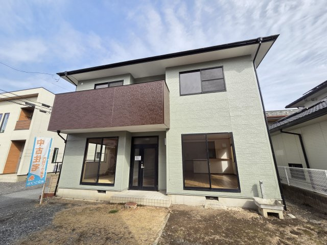 伊勢崎市富塚町　中古住宅の外観|すぐに住めるリフォーム済み中古住宅です！随時ご内覧可能です、お気軽にお問い合わせください！