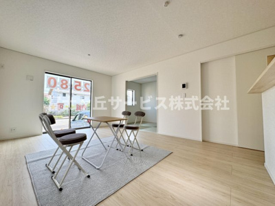 【居間・リビング】 | 焼津市南小川1丁目 新築一戸建て 4号棟 | リビングです