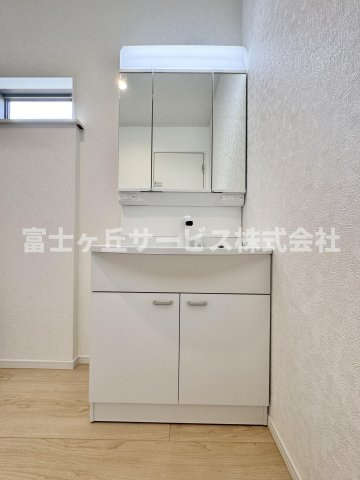 【独立洗面台】 | 焼津市南小川1丁目 新築一戸建て 4号棟 | 朝の身支度に便利な独立洗面台です