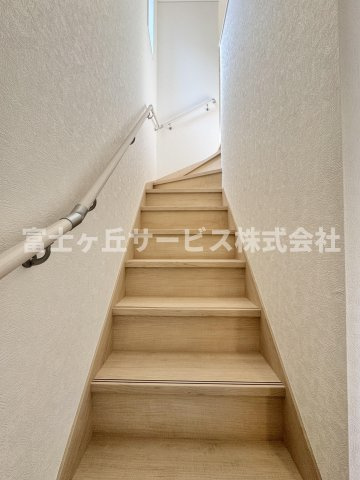 【その他】 | 焼津市南小川1丁目 新築一戸建て 4号棟 | 階段です