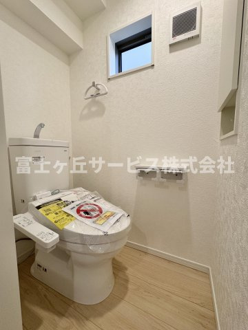 【トイレ】 | 焼津市南小川1丁目 新築一戸建て 4号棟 | 1Fトイレです
2Fにも同タイプのトイレがあります