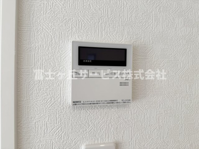 【発電・温水設備】 | 焼津市南小川1丁目 新築一戸建て 4号棟 | リビングからも操作ができて便利です