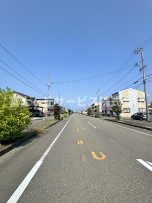 【前面道路含む現地写真】 | 焼津市南小川1丁目 新築一戸建て 4号棟 | 前面道路含む現地写真です