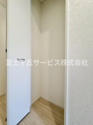 【収納】 | 焼津市南小川1丁目 新築一戸建て 4号棟 | 玄関にあるシューズクロークです