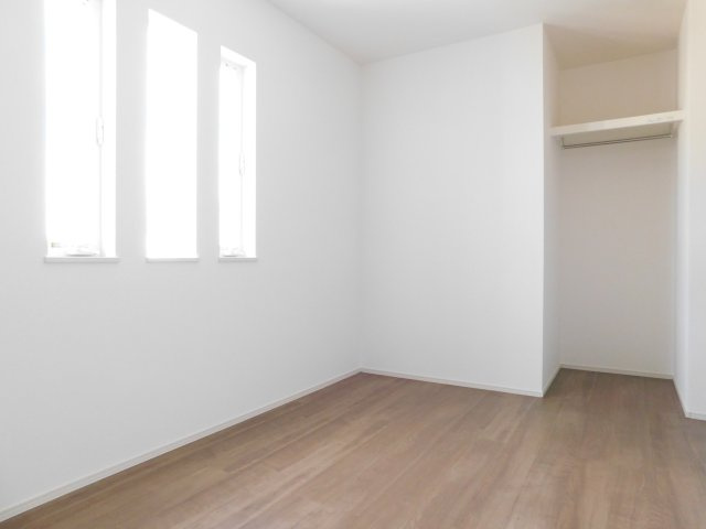 海部郡大治町大字長牧字中道の新築一戸建の洋室|◇１階洋室◇　　明るい洋室５．５帖　全居室収納完備♪