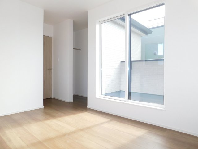 海部郡大治町大字長牧字中道の新築一戸建の洋室|◇２階洋室◇　　南面を含む２面採光で明るい洋室６．５帖　ＷＩＣ完備♪　バルコニー利用可♪