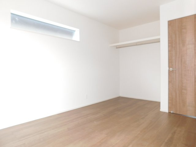 海部郡大治町大字長牧字中道の新築一戸建の洋室|◇２階洋室◇　　南面を含む２面採光で明るい洋室６．０帖　全居室収納完備♪　バルコニー利用可♪