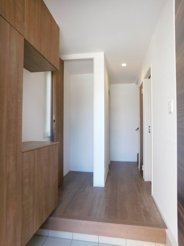 海部郡大治町大字長牧字中道の新築一戸建の玄関|◇玄関収納◇　　家族の履物をしっかりと収納できます♪