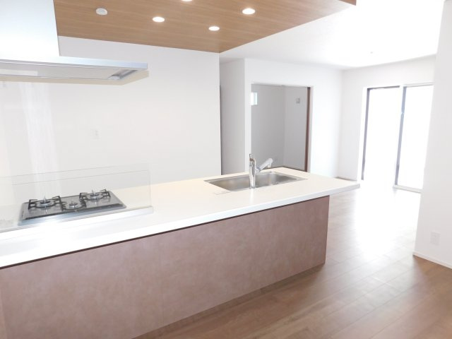 海部郡大治町大字長牧字中道の新築一戸建の居間・リビング|◇リビング◇　　南面を含む３面採光で明るいリビング１６．０帖　　陽当たり良好！！