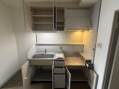 【キッチン】 | リヴェール・エスト | 写真はリフォーム工事前の状態です（2026年3月2日撮影）